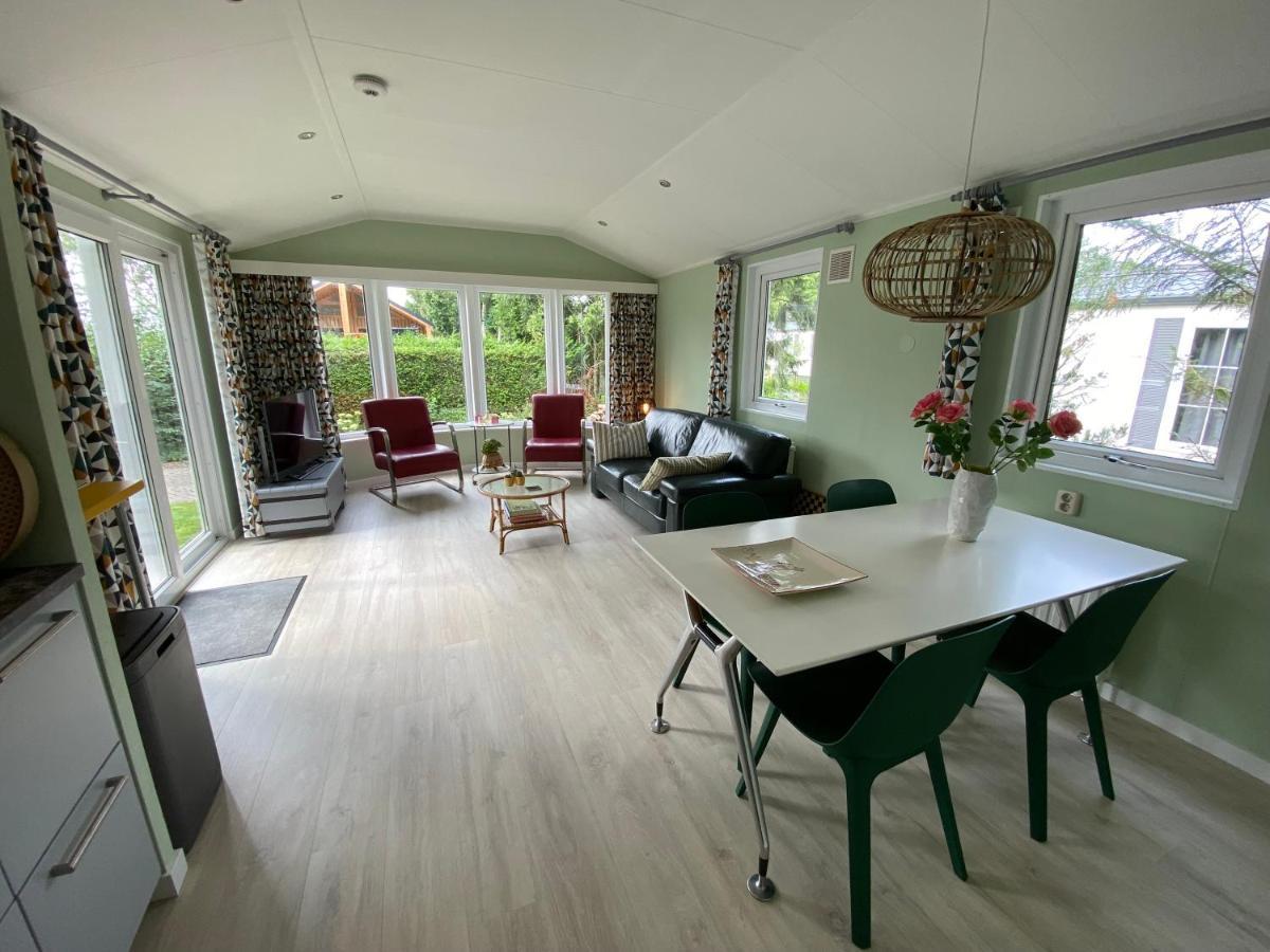 Ruim En Modern Chalet In De Veluwse Bossen Putten Esterno foto